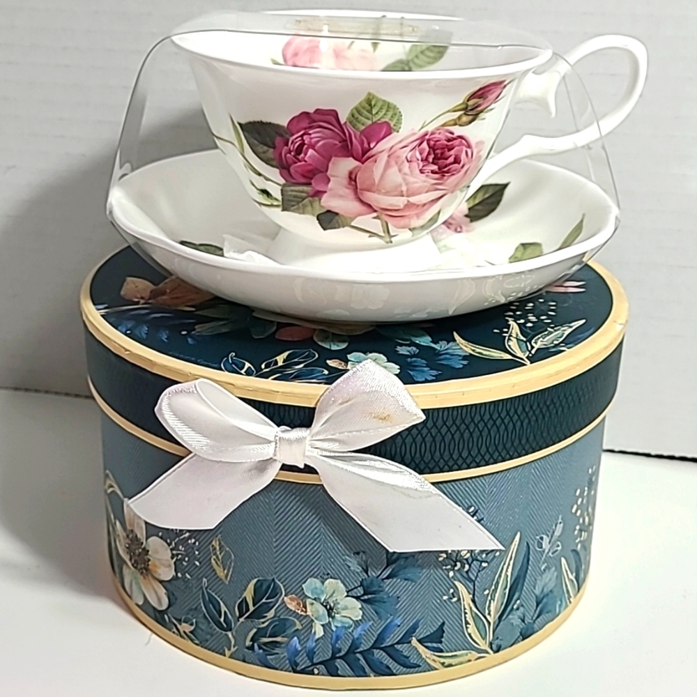 Kensington Pink Roze Bone China  Teacup and saucer